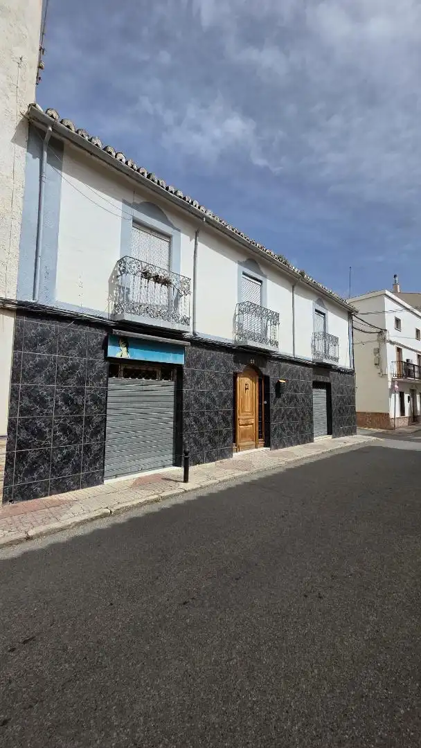Casa adosada en  Calle Santa Ana de Íllora 21 - Foto 2