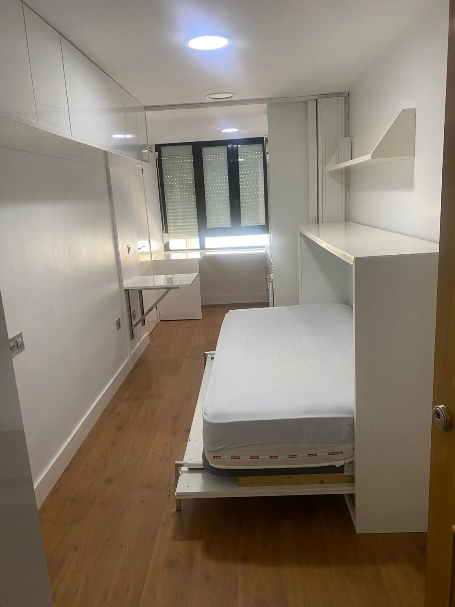 Estudio en calle dels Comtes d'Urgell, 4 - Foto 1