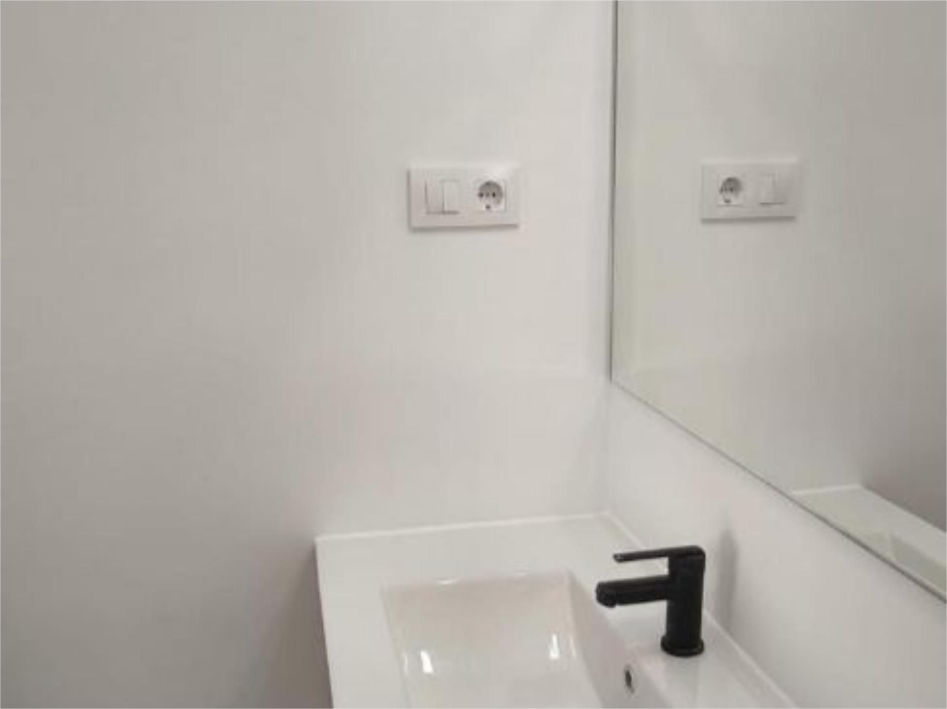 Piso en  Calle de Eugenia de Montijo 80 - Foto 5