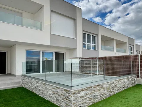 Chalet adosado en Gran Vía de Tres Cantos, 17