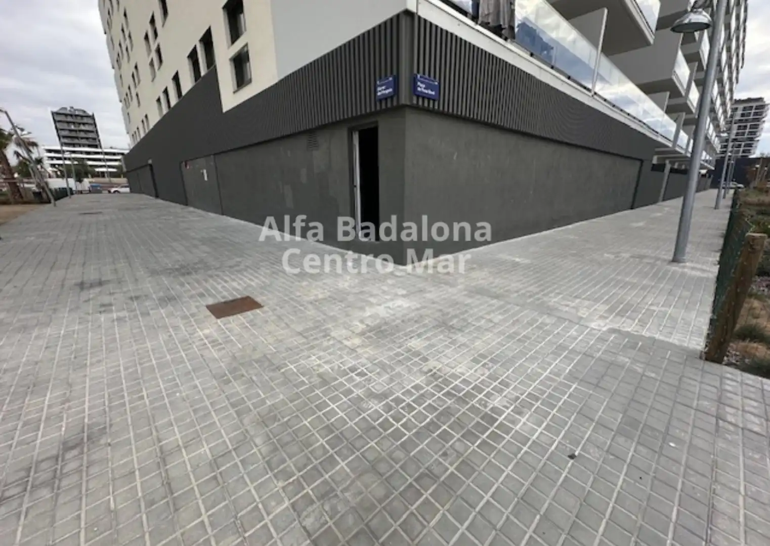Local comercial en Badalona - Foto 3