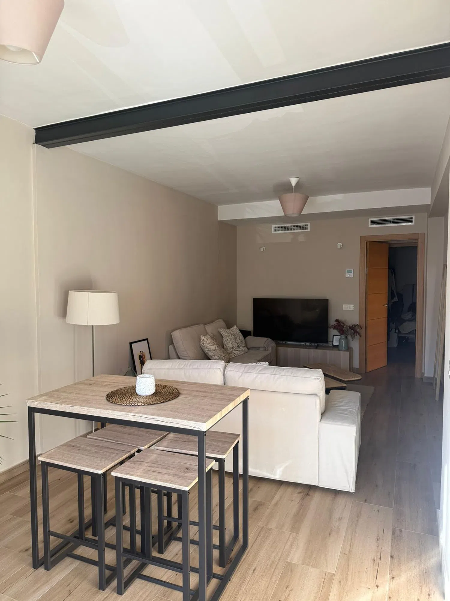 Piso en calle Bolivia, 131 - Foto 2