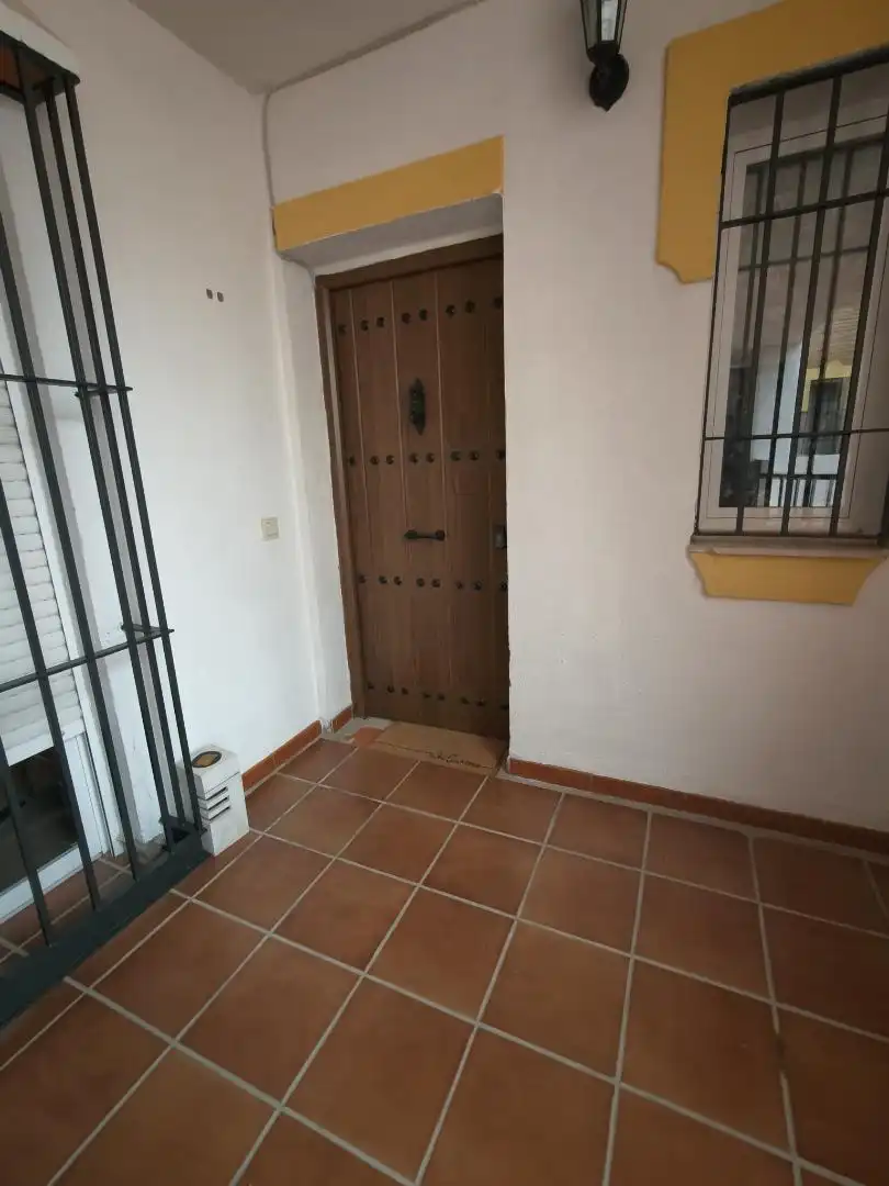 Casa adosada en  Calle Almendros 11 - Foto 2