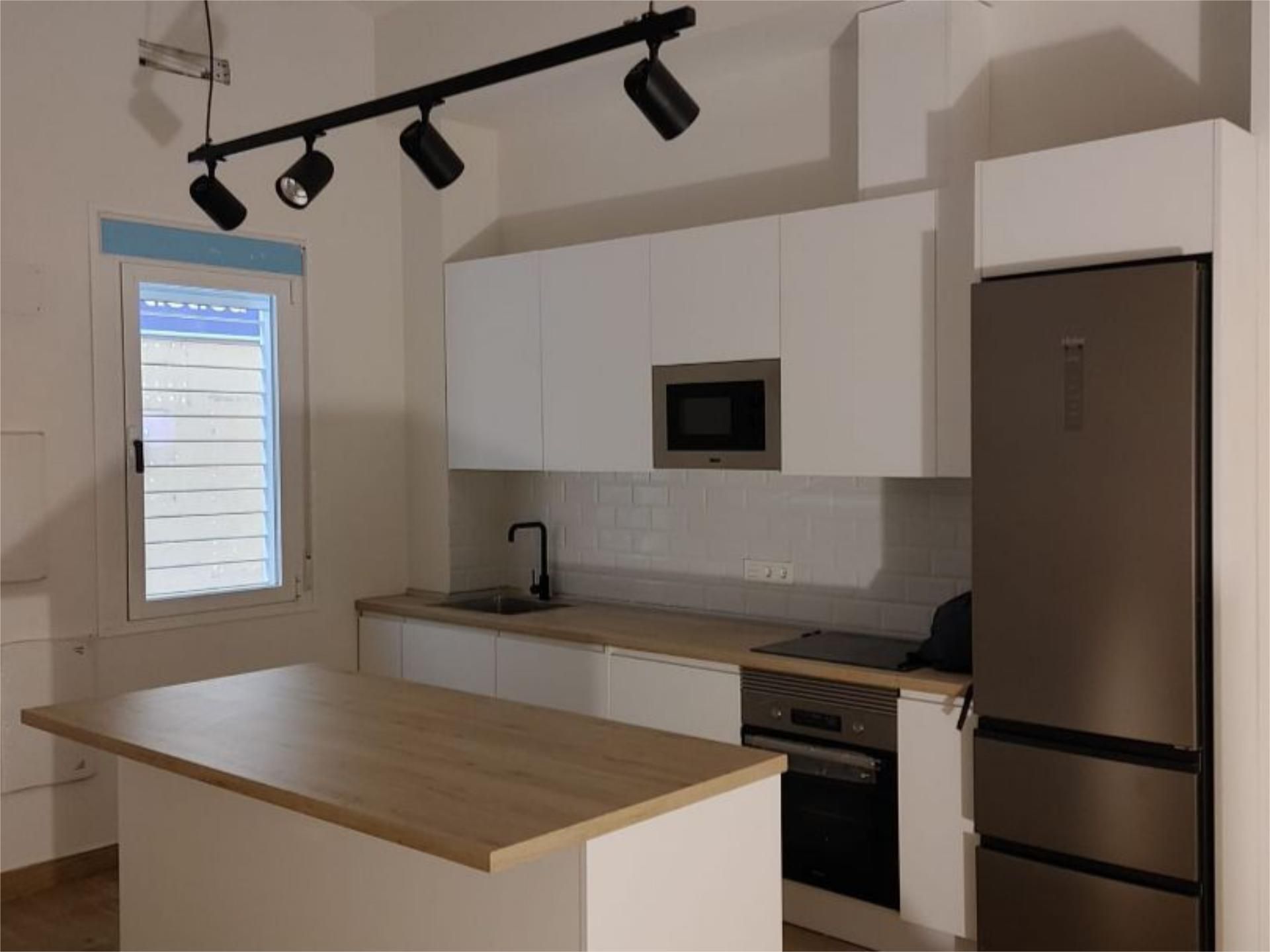 Casa adosada en  Calle Adelantado 2 - Foto 2