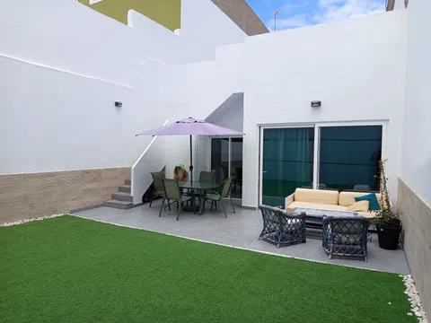 Chalet pareado en calle Violeta, 9