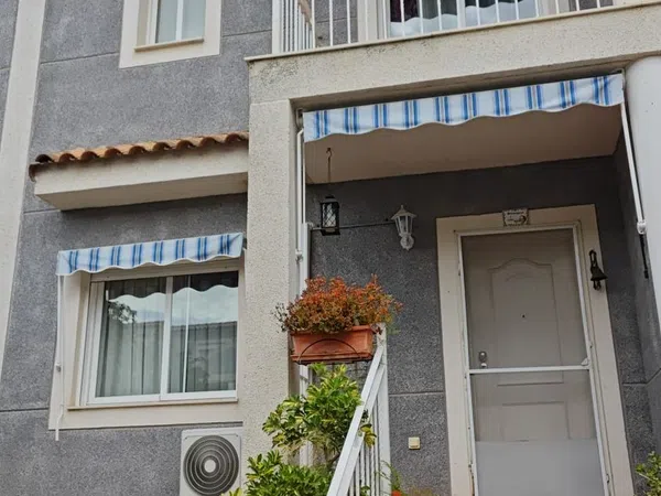 Chalet adosado en San Antonio de Benagéber - Foto 1