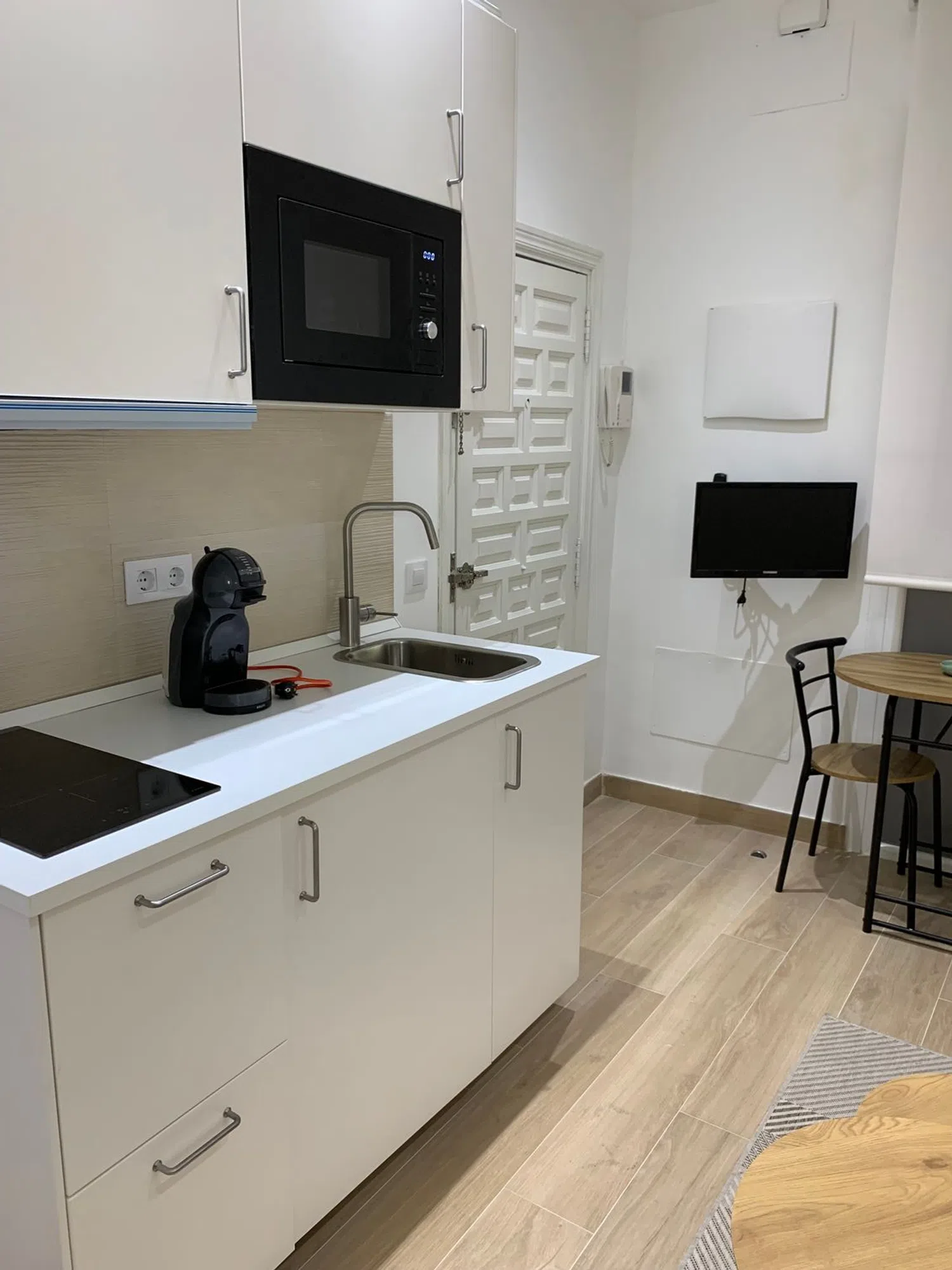 Estudio en calle de la Reina, 9 - Foto 4