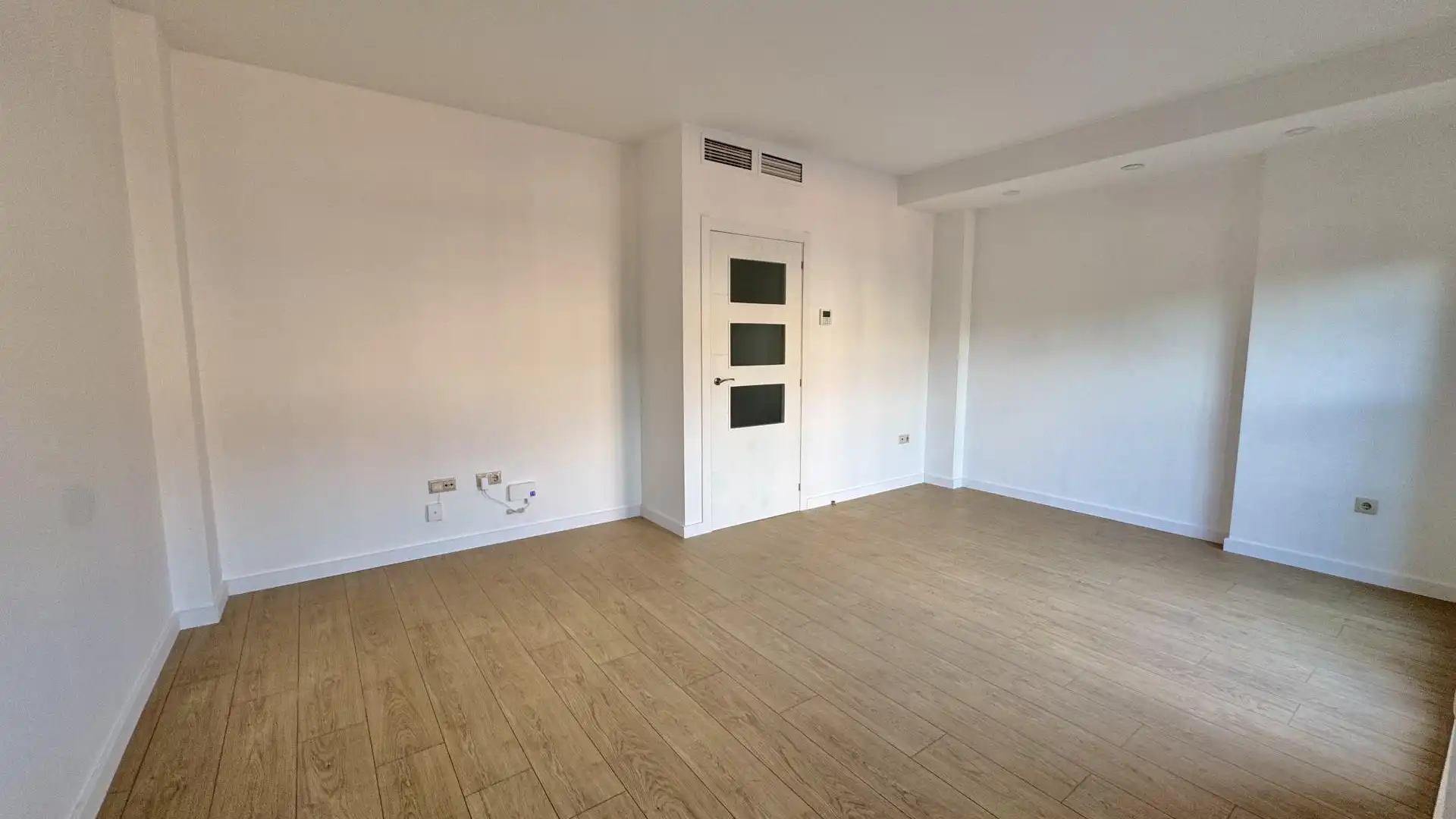 Casa adosada en  Calle Pepa Flores Marisol 30 - Foto 8