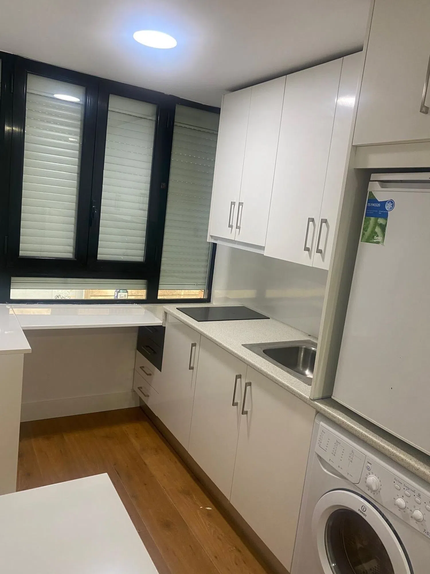 Estudio en calle dels Comtes d'Urgell, 4 - Foto 2