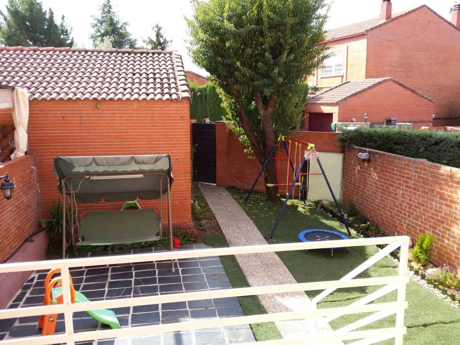 Chalet adosado - Foto 1