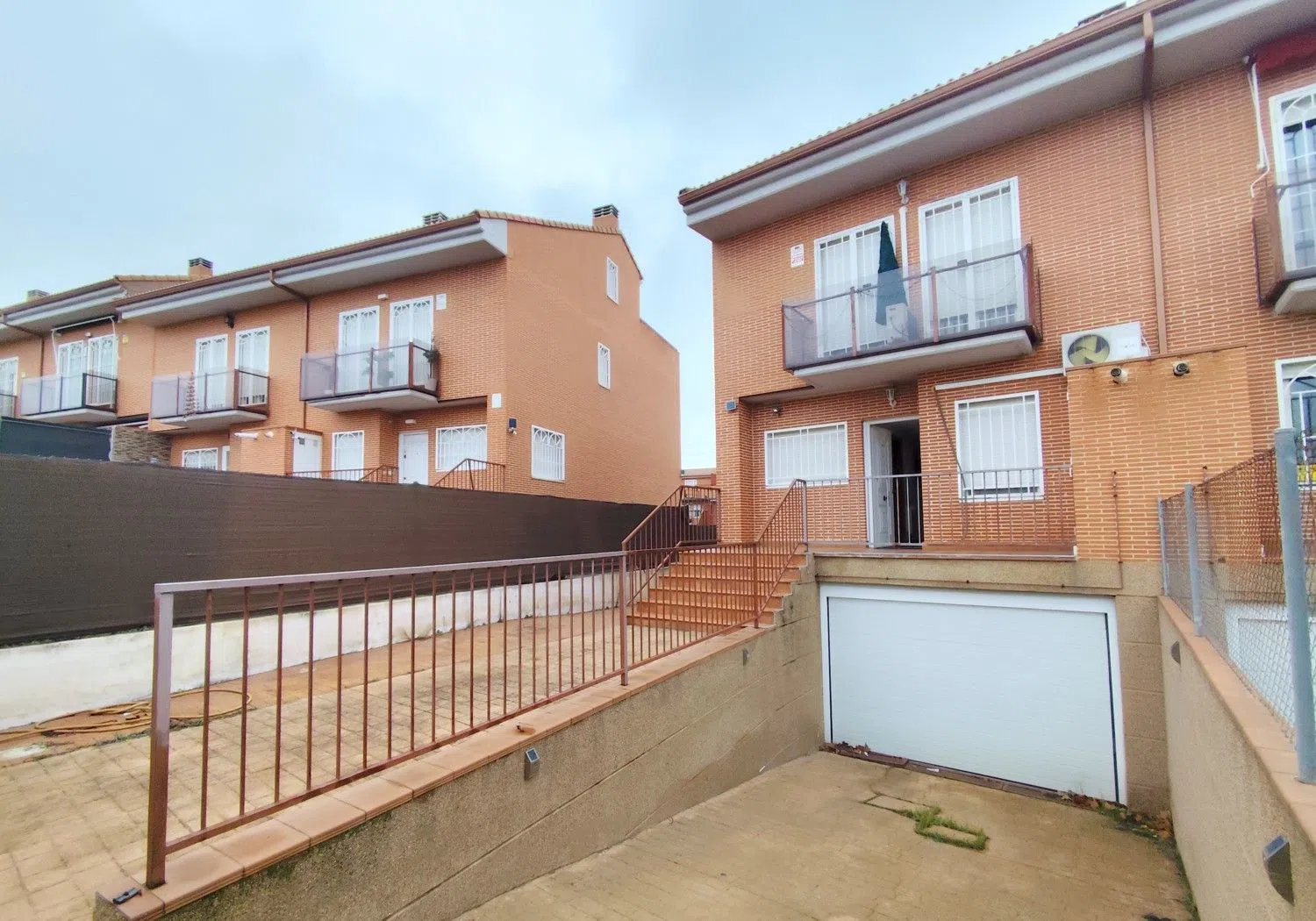 Chalet pareado en calle de Gijón, 16