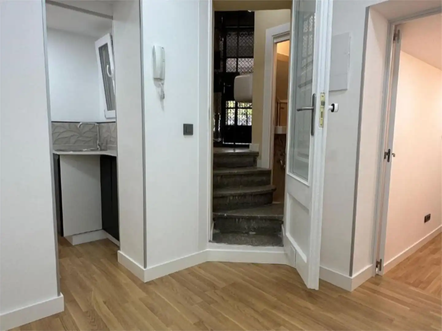 Planta baja en  Carrer de la Marina 187 - Foto 1