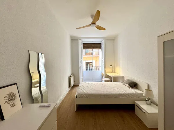 Piso en calle del Mesón de Paredes, 10 - Foto 2