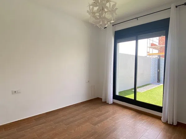 Chalet pareado en Calle Riu Turia - Foto 12