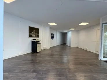 Local comercial en  Avinguda de Josep Tarradellas - Foto 4