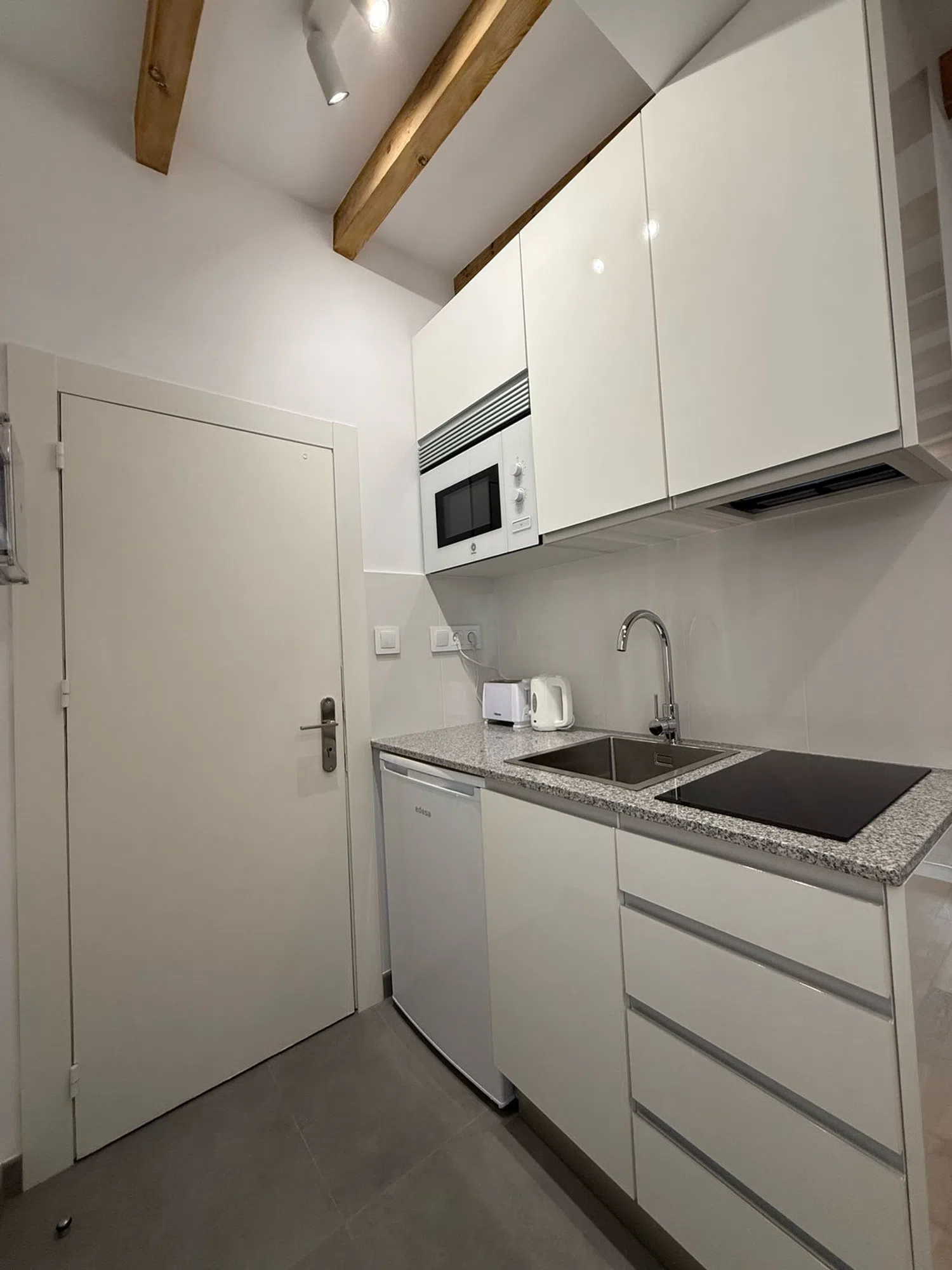 Estudio en calle de Muntaner, 7 - Foto 9