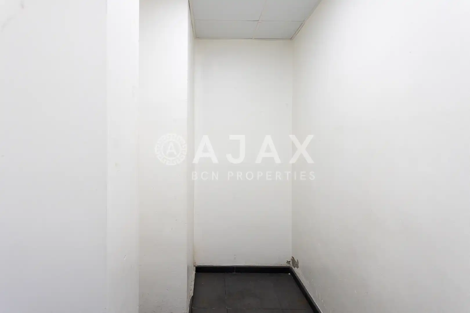 Local comercial en  Carrer de Mandri - Foto 32