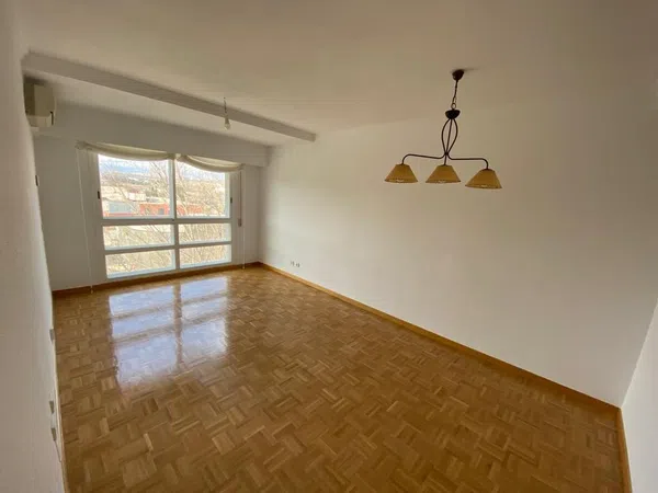 Piso en avenida de los Artesanos, 66