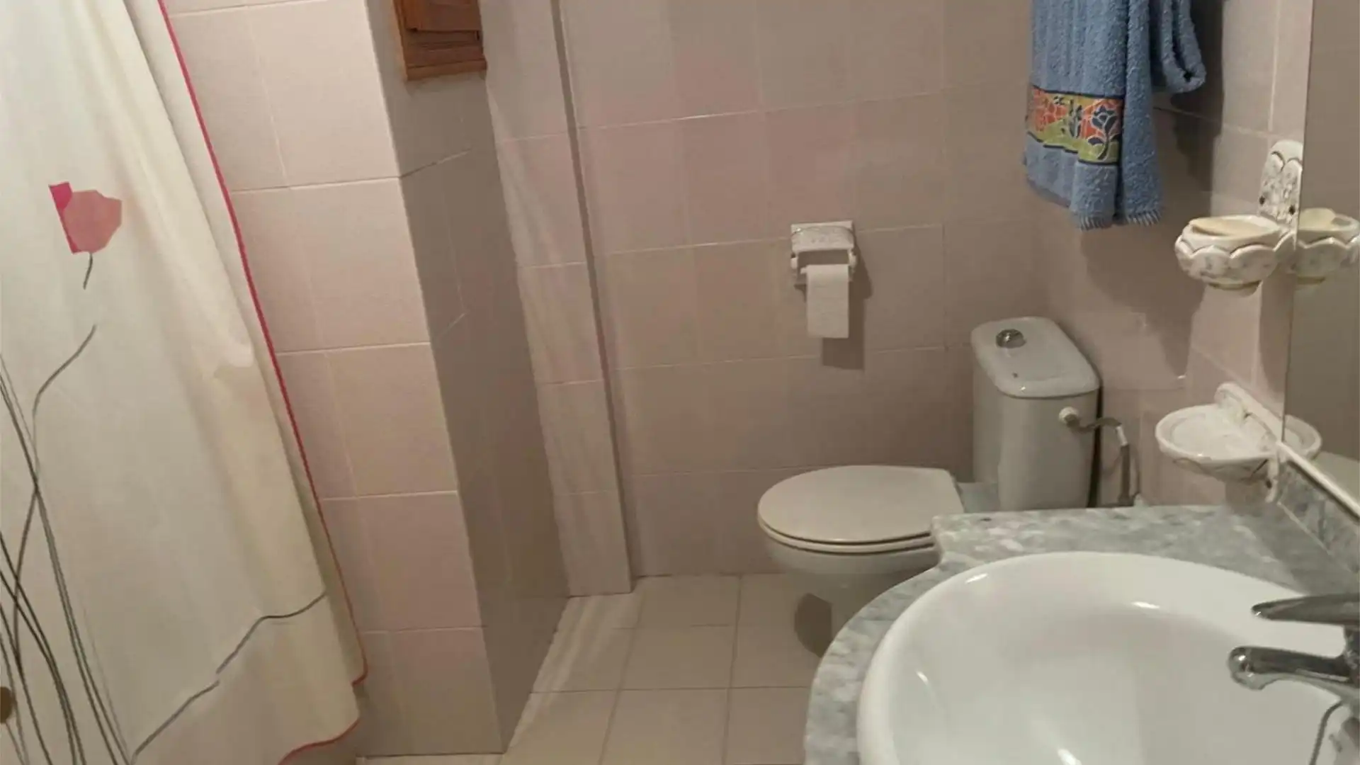 Casa adosada en  Carrer Colombia 100 - Foto 10