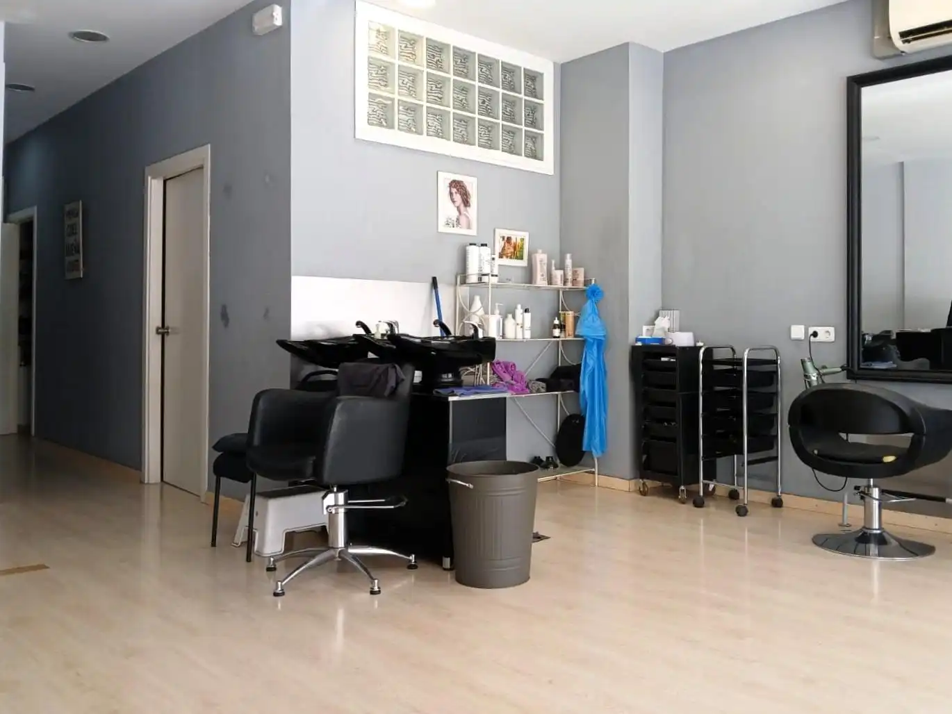 Local comercial en  Carrer de l'Abat Escarré 15 - Foto 4
