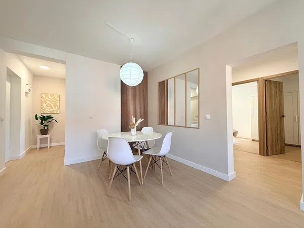 Piso en pasaje de Teba, 7