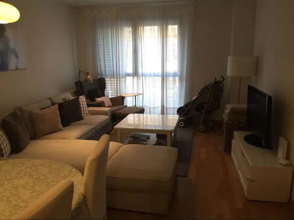 Piso en calle de Puente la Reina, 10