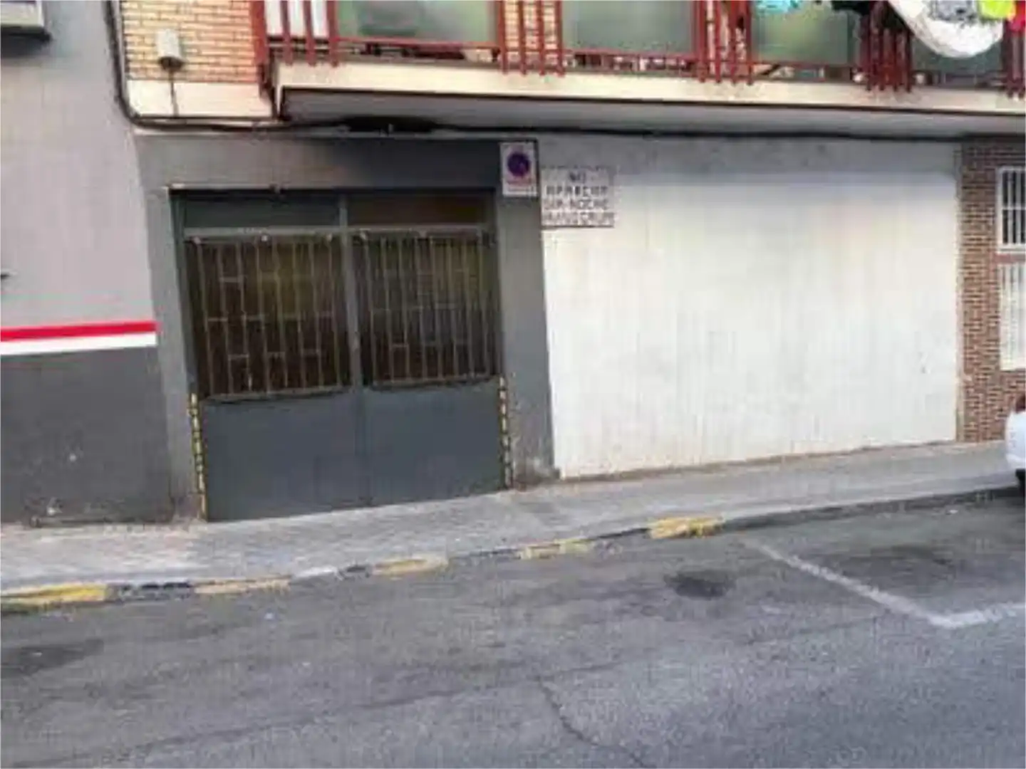 Local comercial en calle adrada de haza - Foto 1