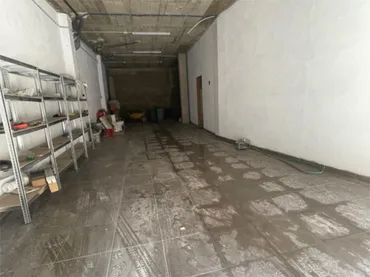Local comercial en  Carrer Congost 26 - Foto 2