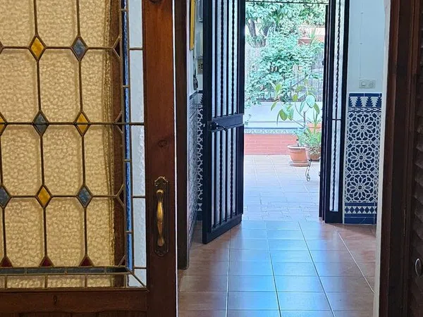 Chalet pareado en Plaza San Gonzalo, 23, Barrio León - Foto 1