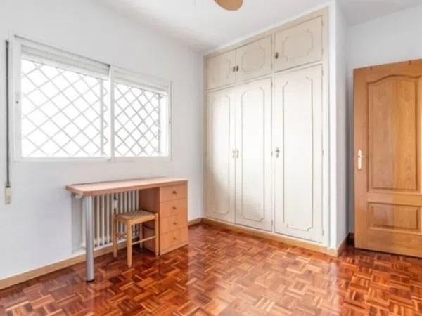 Piso en calle de Linneo, 13