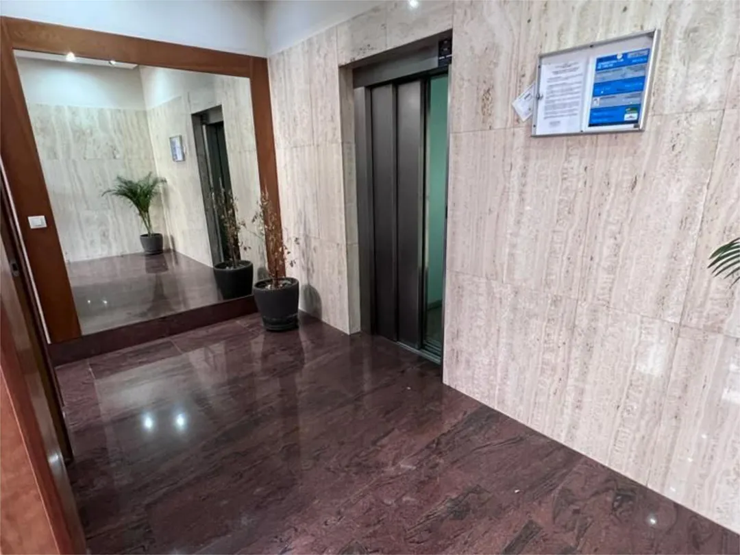 Piso en  Avenida Don Juan de Borbon 98 - Foto 2