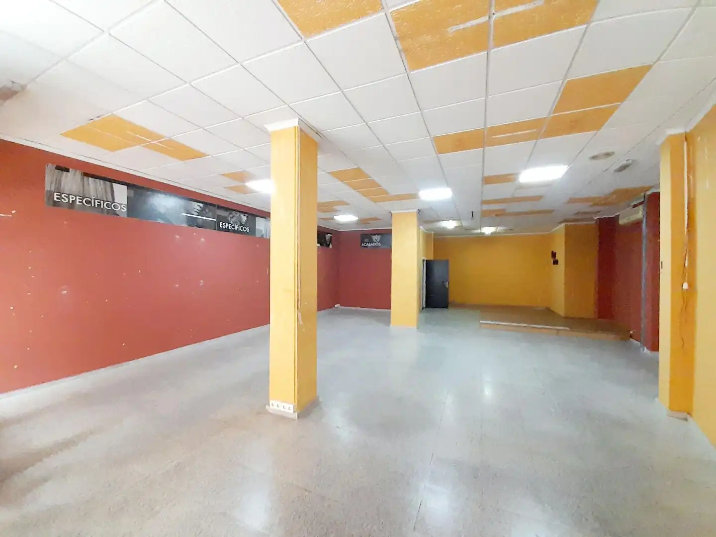 Local comercial en  Carrer Nieves Piñol 11 - Foto 3