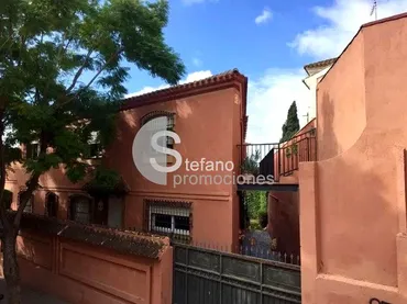 Casa adosada en  Pintor Martínez Cubells - Foto 1