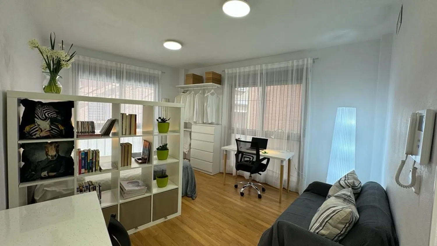 Estudio en calle Cortes, 31 - Foto 1