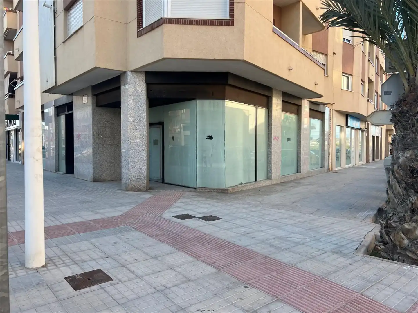 Local comercial en  Avinguda Sant Francesc 18 - Foto 2