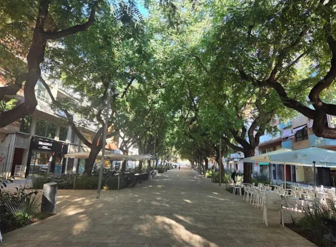 Casa adosada en  Avinguda de Josep Tarradellas 12 - Foto 1