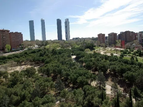 Piso en calle Antonio López Aguado, 10