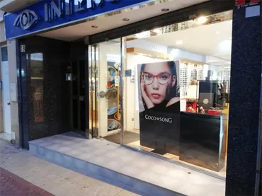 Local comercial en  Carrer Màrtirs del Setge de 1714 14 - Foto 1