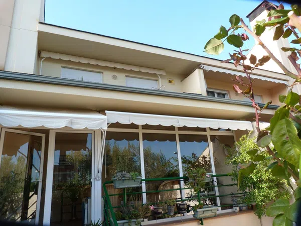 Chalet adosado en calle Amadeo Vives, 61 - Foto 2