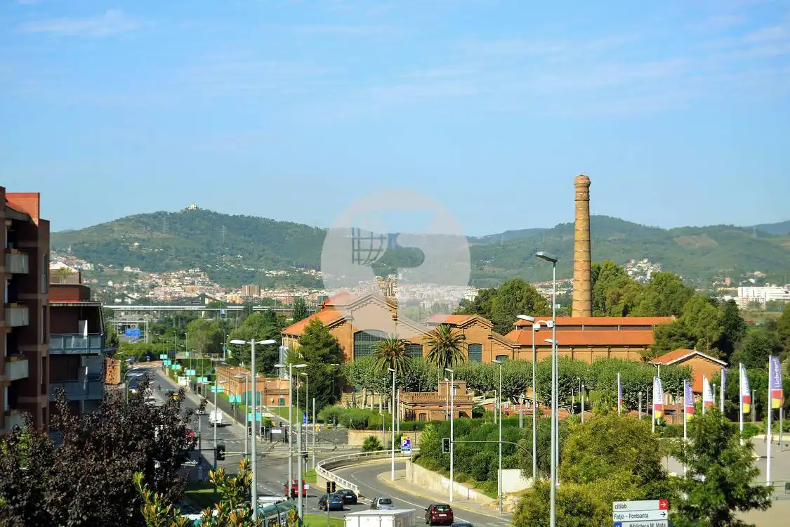 Local comercial en Cornellà de Llobregat - Foto 9
