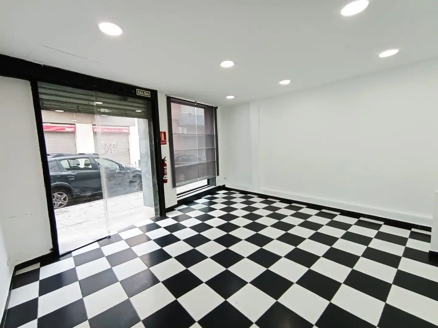 Local comercial en  Transversal 243 - Foto 2