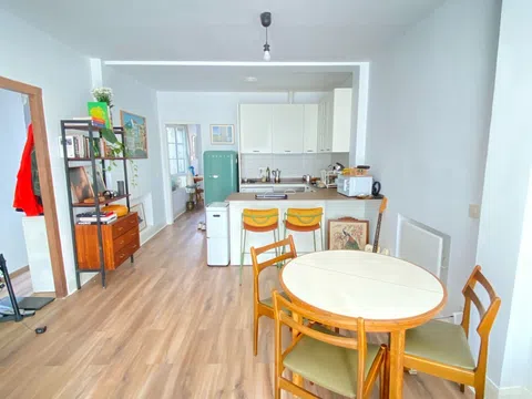 Piso en calle de Athos, 42