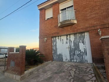 Chalet en  Carrer de Josep Porres Grau 8 - Foto 2