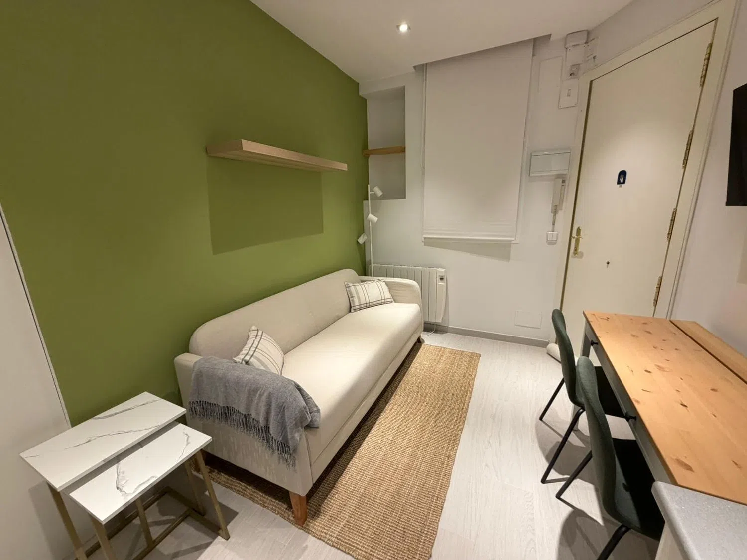 Piso en calle de la Infanta Mercedes, 3 - Foto 1