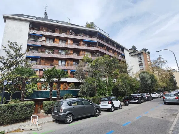 Piso en calle de Menéndez Pidal, 27