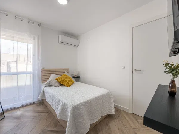 Estudio en Barrio Carolinas Bajas - Foto 2