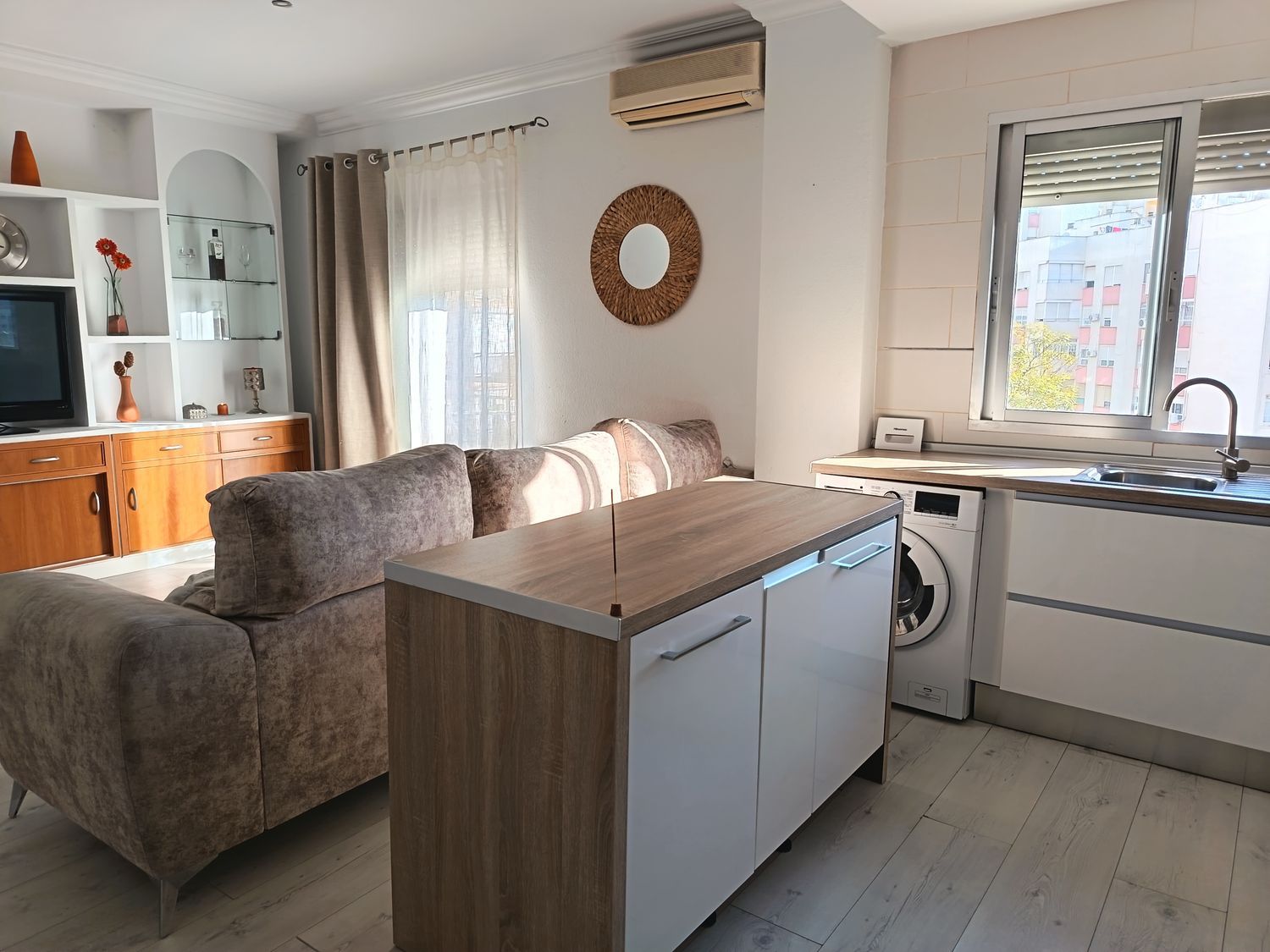 Piso en calle Japón, 23 - Foto 1