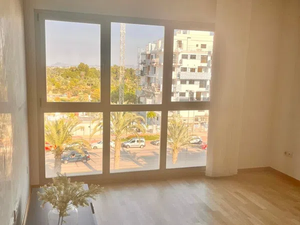 Piso en avenida Don Juan de Borbon, 83