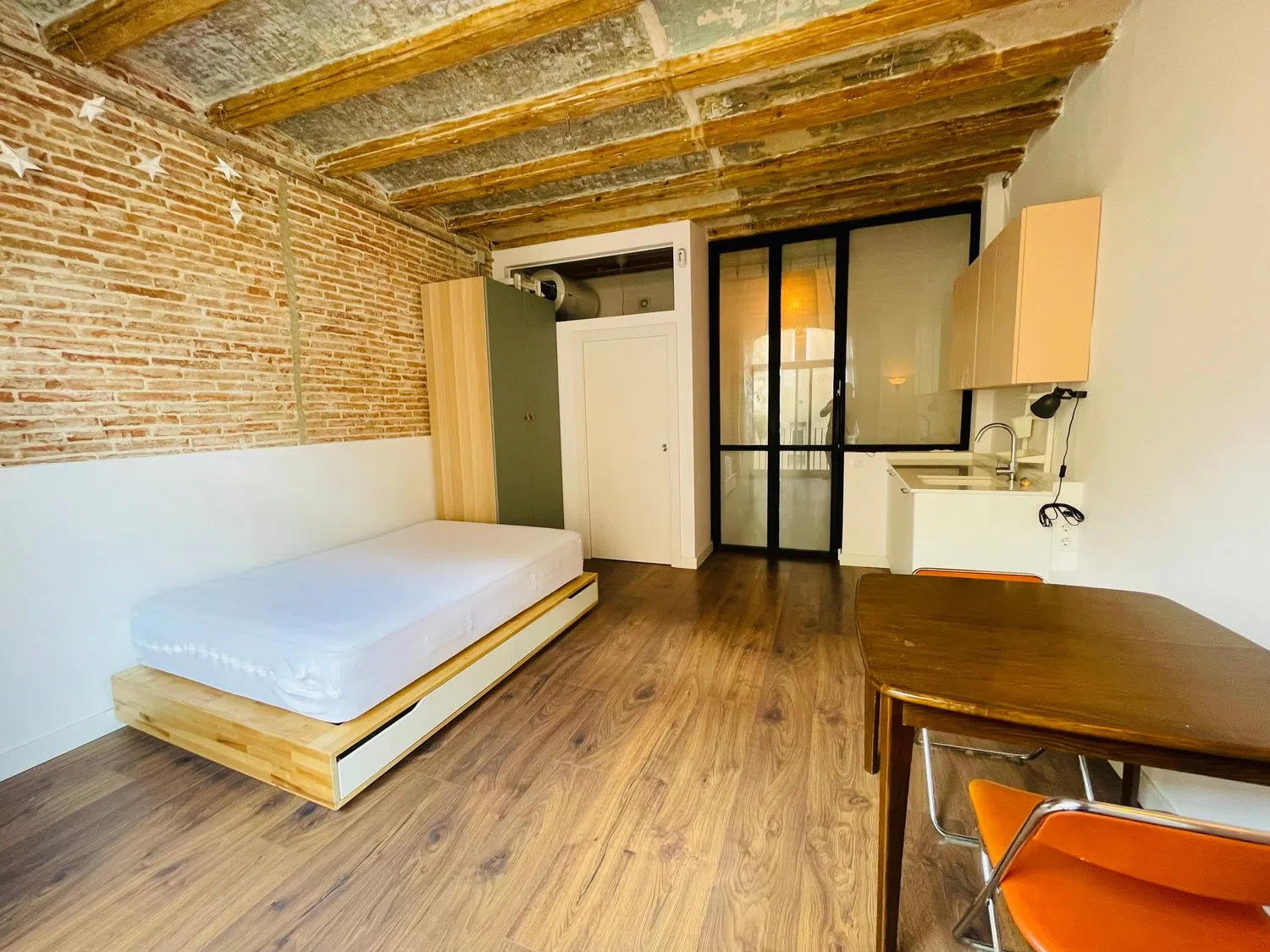 Estudio en calle de Valldonzella, 37 - Foto 2