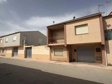 Casa adosada en  Calle Utiel 13 - Foto 1